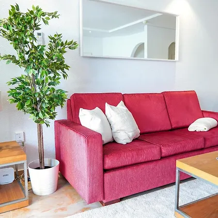 Dom wakacyjny Beautiful And Modern Flat With Pool And Terrace 2